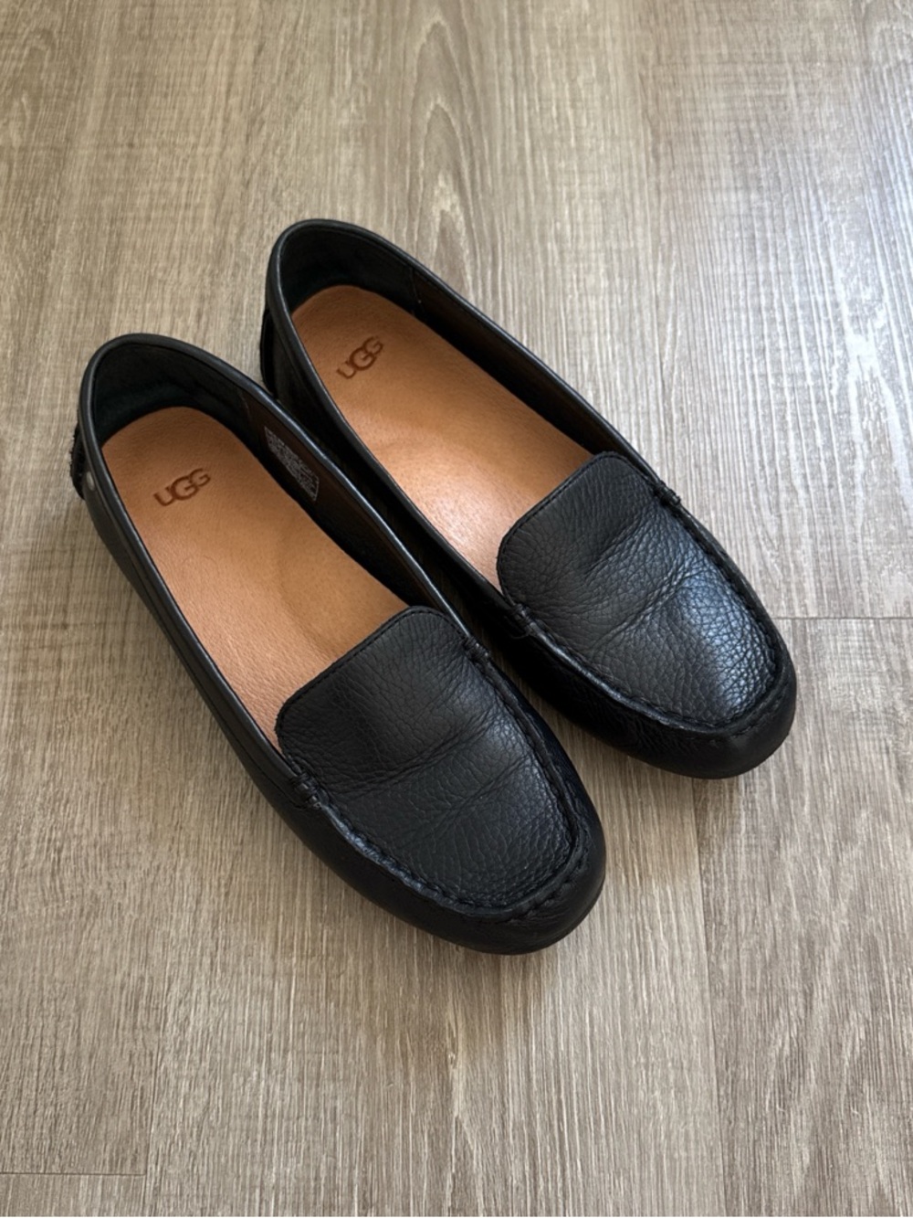 UGG Milana Moc Toe Soft Leather Minimalist Comfort Black Flat Loafer Size 7.5